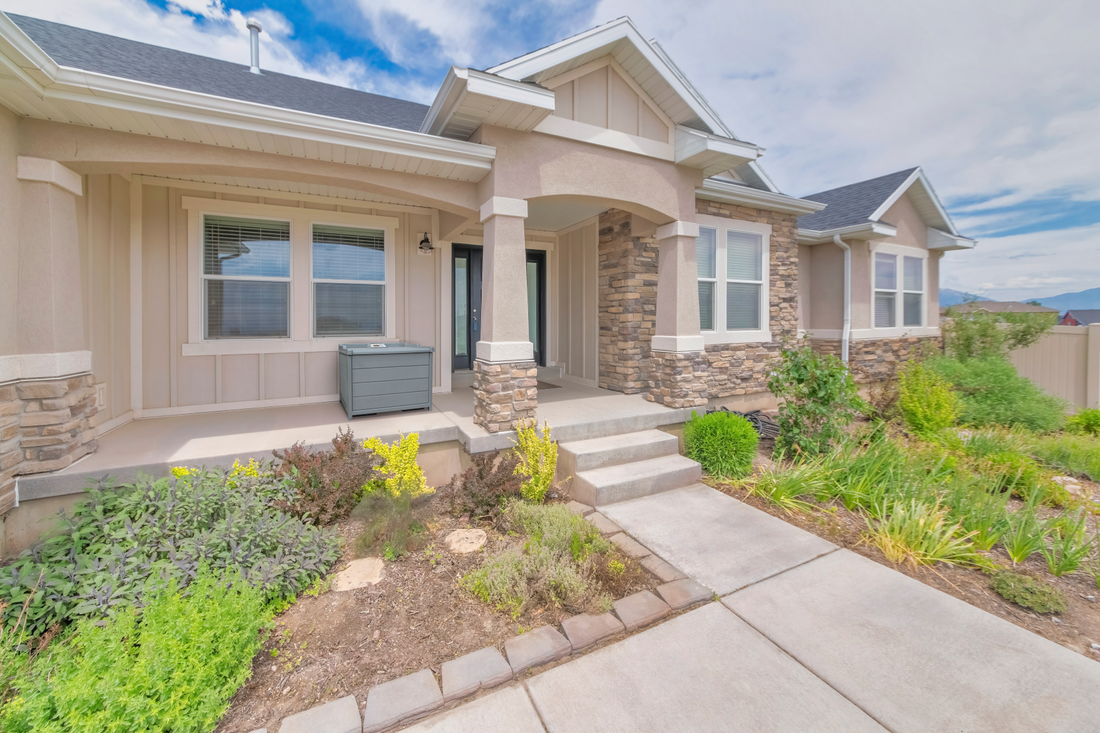 BenchSentry Connect Package Delivery Box on a porch